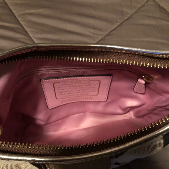 Small Coach handbag - Picture 2 of 3